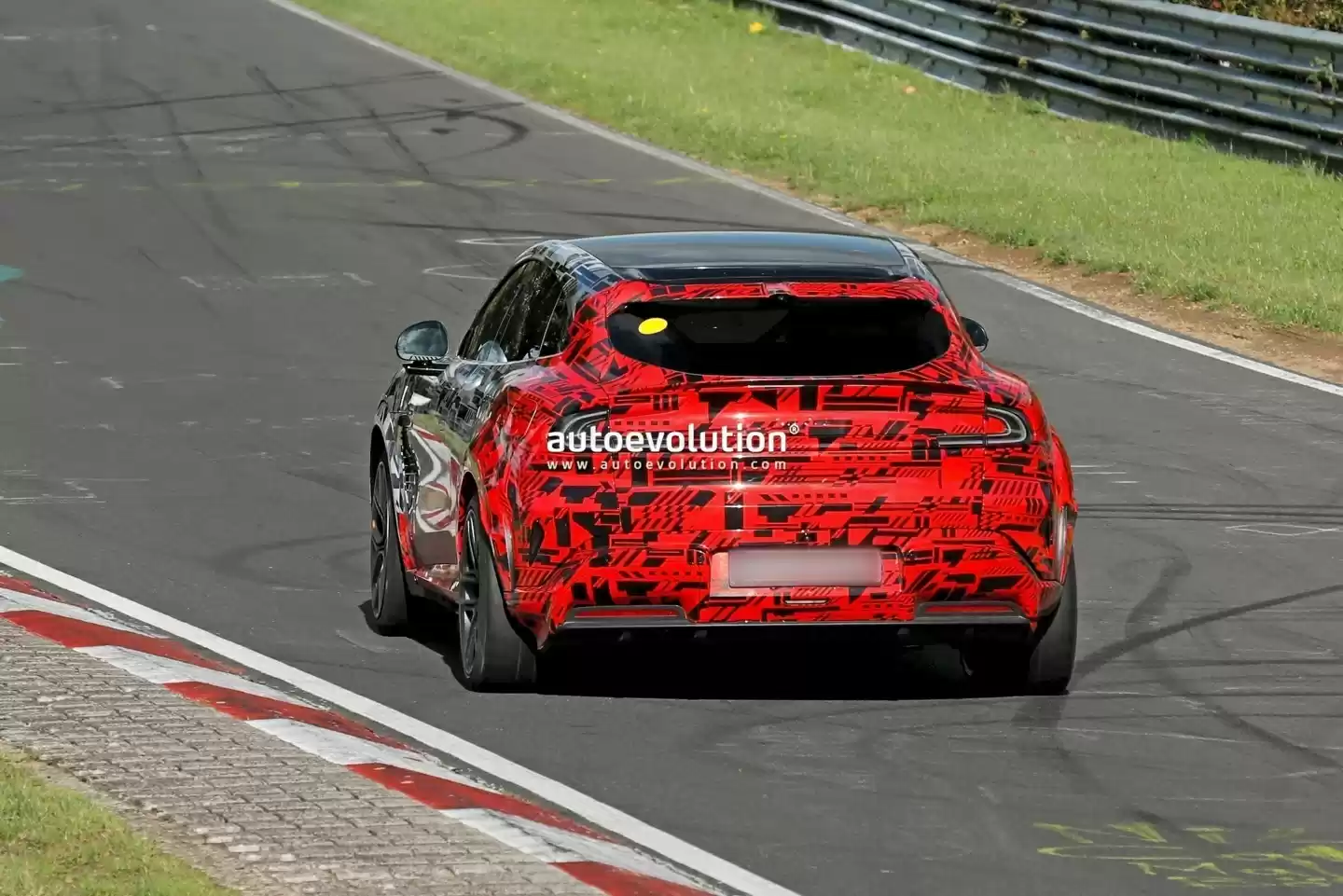 有望命名 YU7 GT ,小米 YU7 高性能版纽北测试更多信息曝光