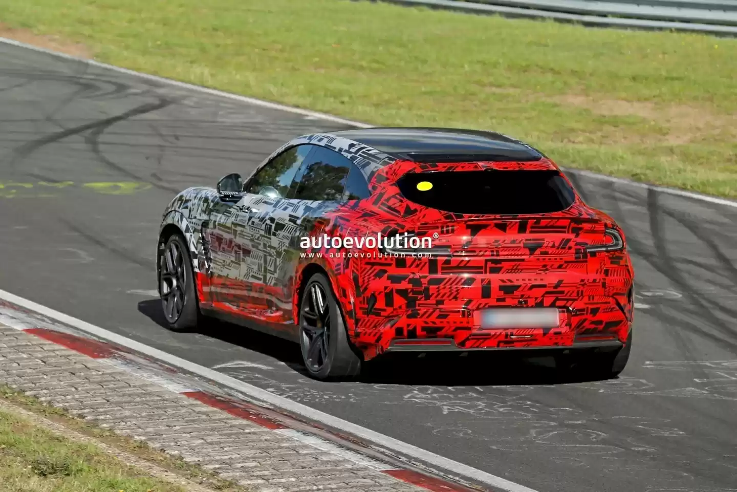 有望命名 YU7 GT ,小米 YU7 高性能版纽北测试更多信息曝光