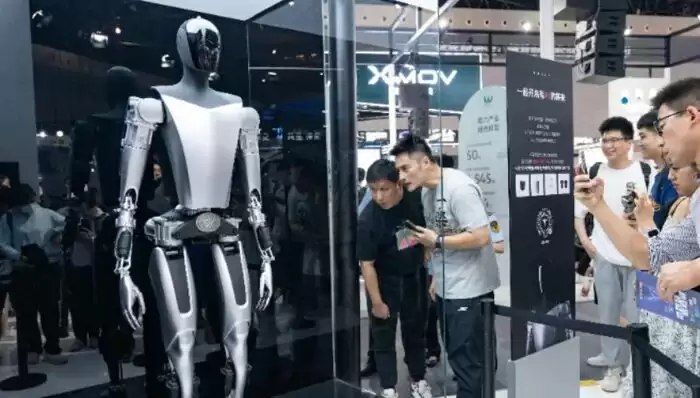 马斯克否认特斯拉与人形机器人合作传闻