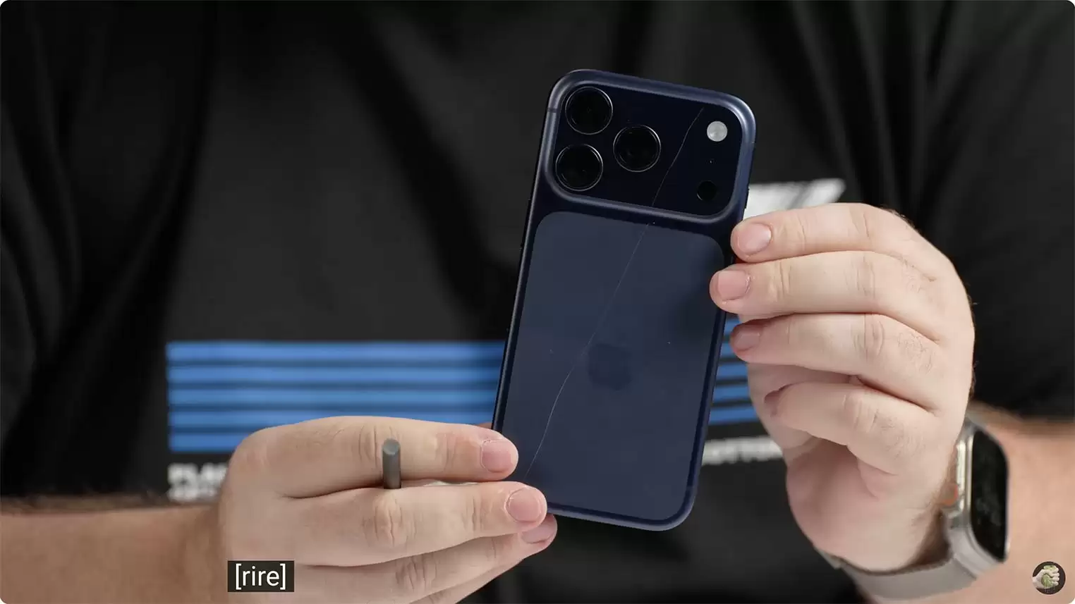 苹果 iPhone 17 Pro / Max 遇划痕危机,深蓝色版尤为明显