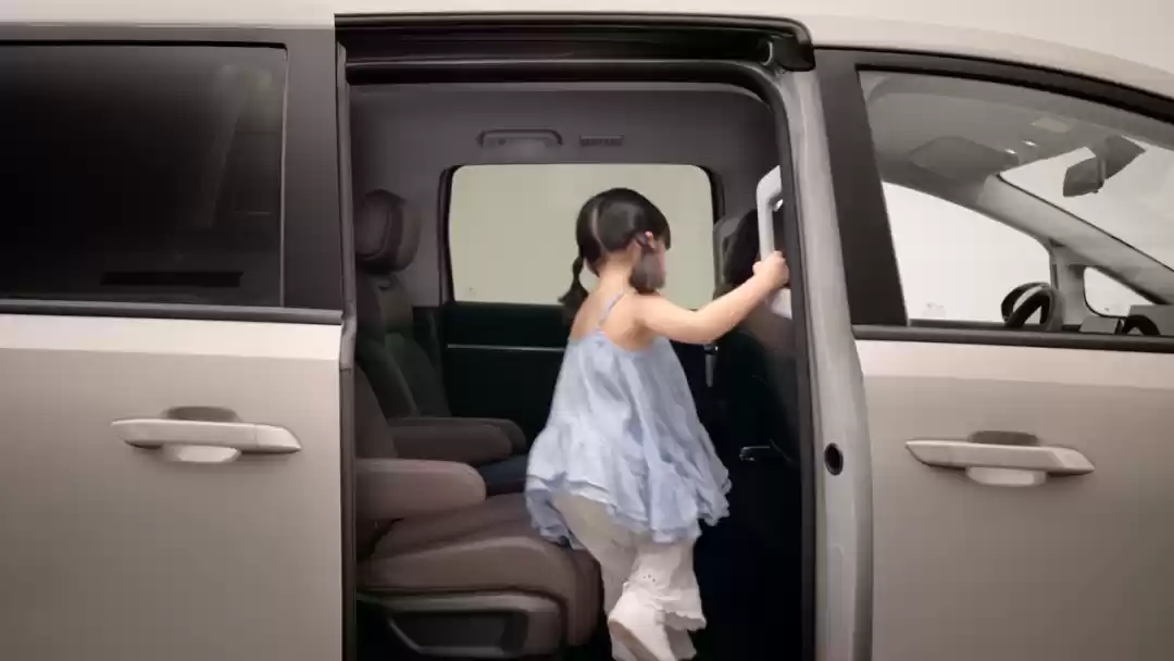 同级唯一电动侧滑门:五菱星光