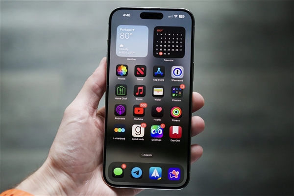 iPhone 20周年纪念版或换装三星新款OLED屏：更薄更亮