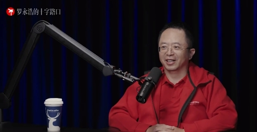 周鸿祎:不用AI的员工将被时代淘汰