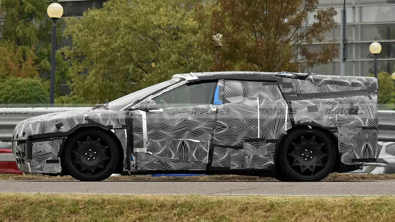 法拉利首款电动汽车最新谍照曝光,预计为五门跨界车