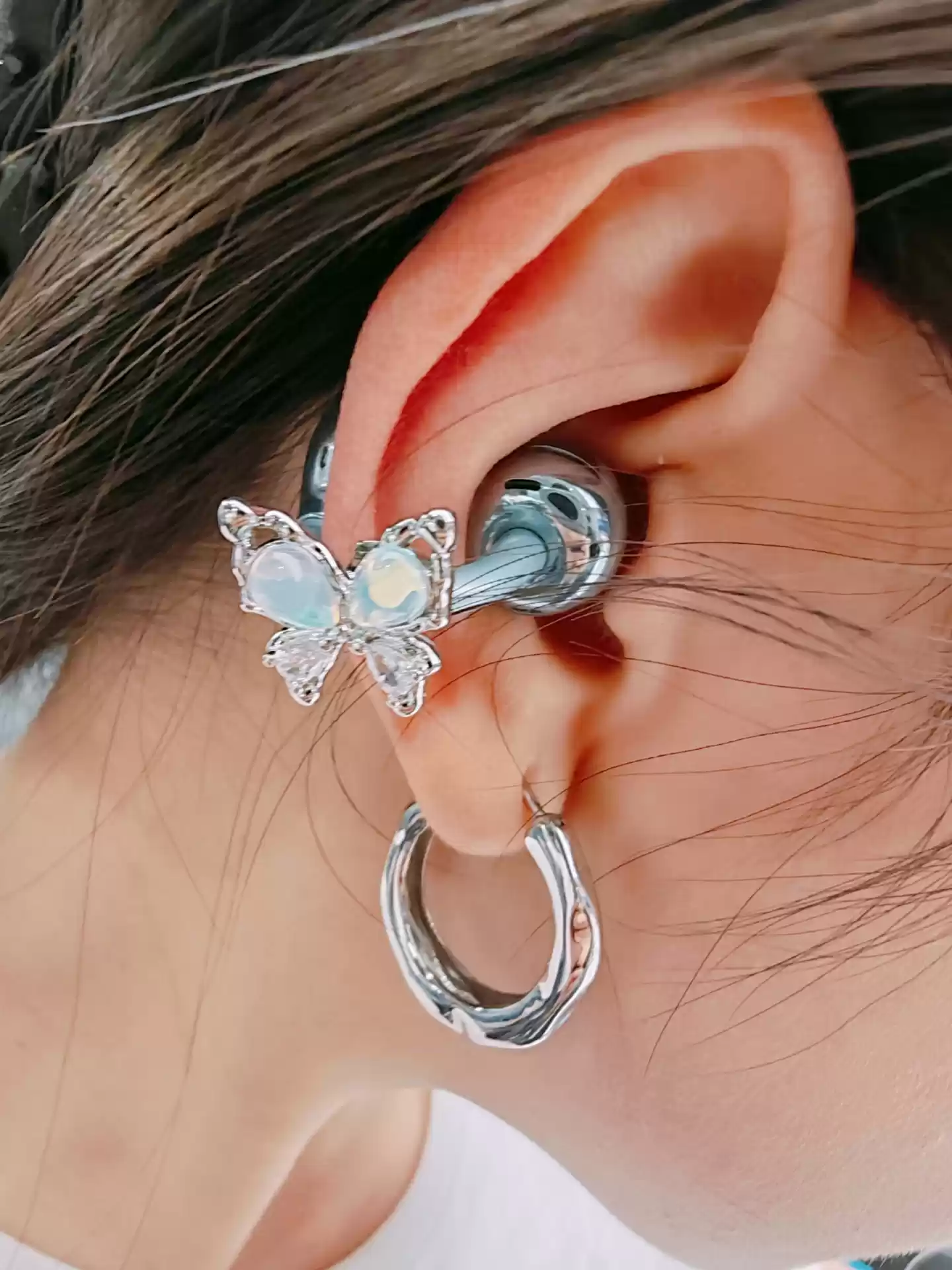 荣耀亲选耳夹式耳机 2 哆啦 A 梦限定礼盒曝光，含定制保护壳、装饰件等