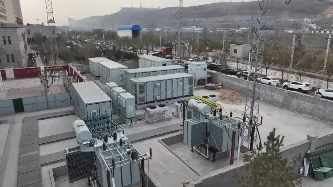 中国首条绿色供能铁路示范工程投运,年减排