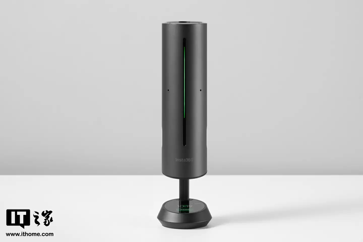 【IT之家开箱】影石首款 AI 录音全向麦克风 Insta360 Wave 图赏:“悬浮式”设计亮眼,底座配备隐藏式触屏
