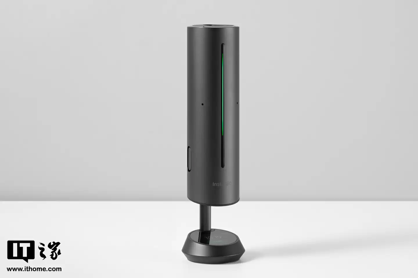 【IT之家开箱】影石首款 AI 录音全向麦克风 Insta360 Wave 图赏:“悬浮式”设计亮眼,底座配备隐藏式触屏