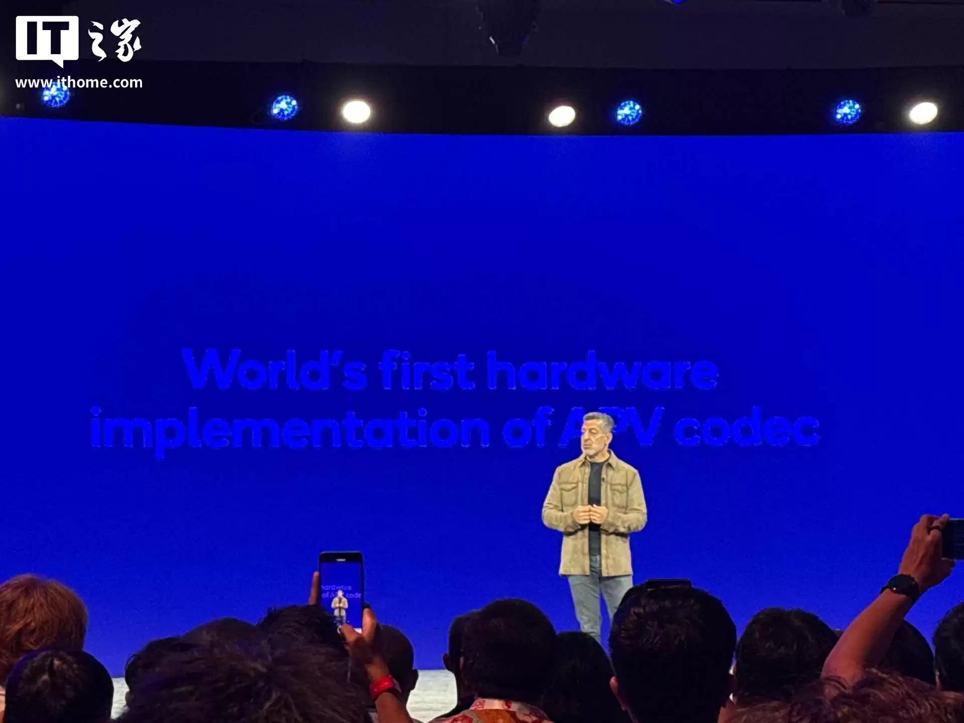 “全球最快手机芯片”:高通发布第五代骁龙 8 至尊版,CPU 性能提升 20%、小米 17 系列首发