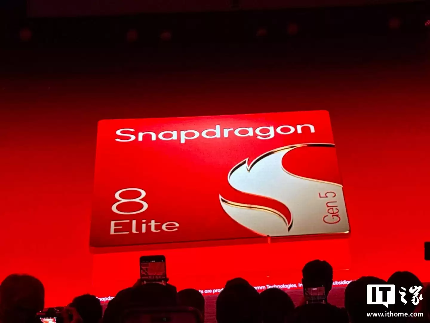 “全球最快手机芯片”:高通发布第五代骁龙 8 至尊版,CPU 性能提升 20%、小米 17 系列首发