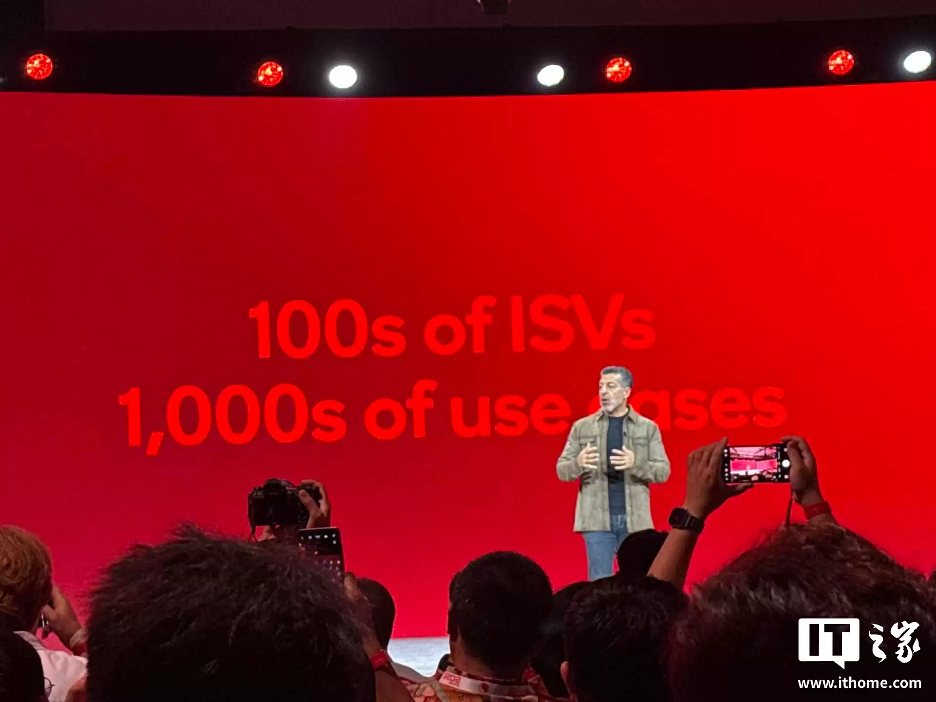 “全球最快手机芯片”:高通发布第五代骁龙 8 至尊版,CPU 性能提升 20%、小米 17 系列首发