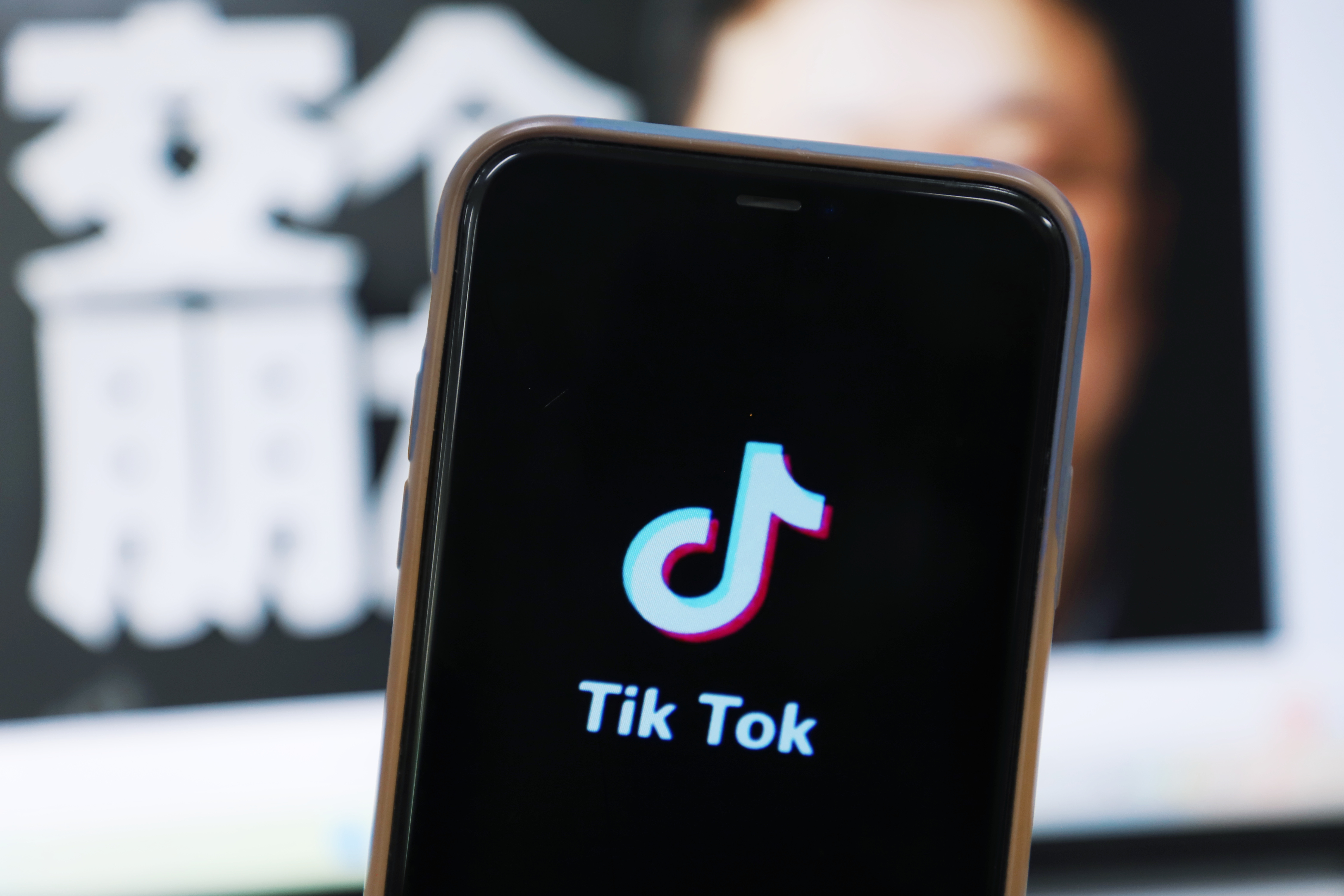 特朗普签署TikTok运营令：字节跳动持100%股权