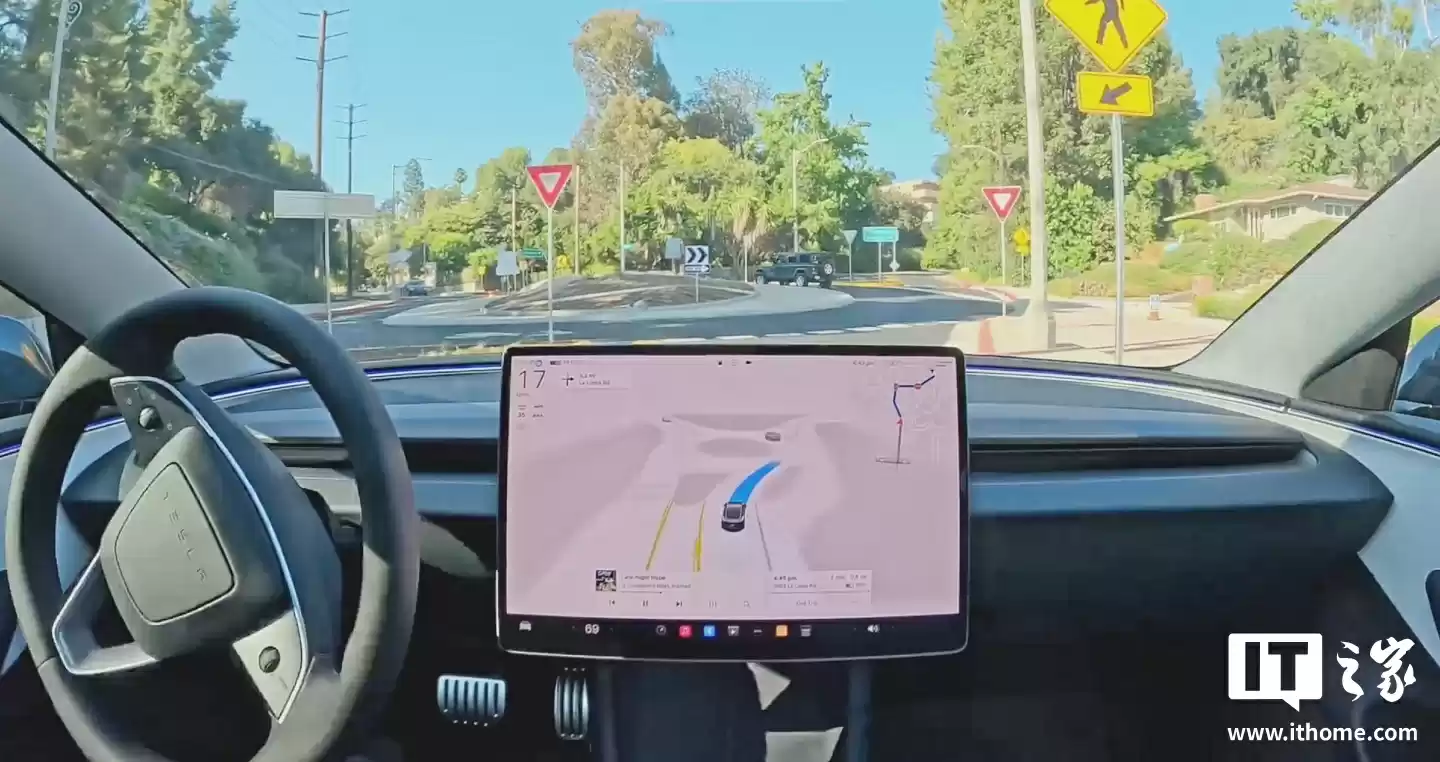 特斯拉FSD演示界面