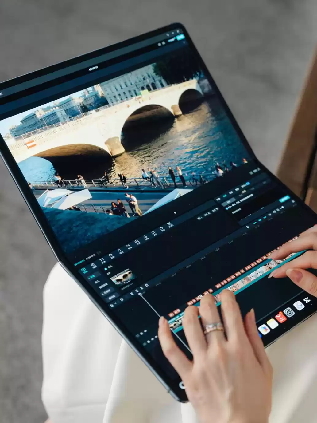机构:鸿蒙电脑占高端市场份额超