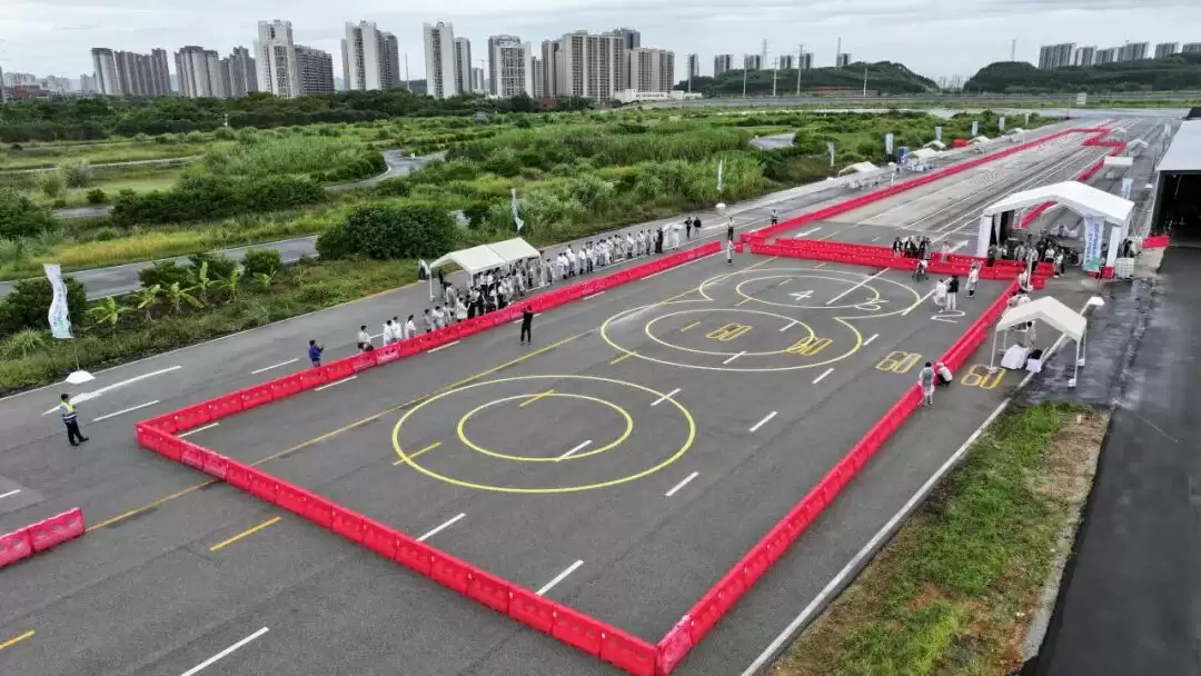 全国首届无人摩托车越野比赛举行