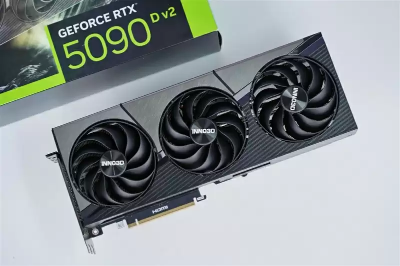 映众RTX 5090 D v2曜夜X3 24GB显卡