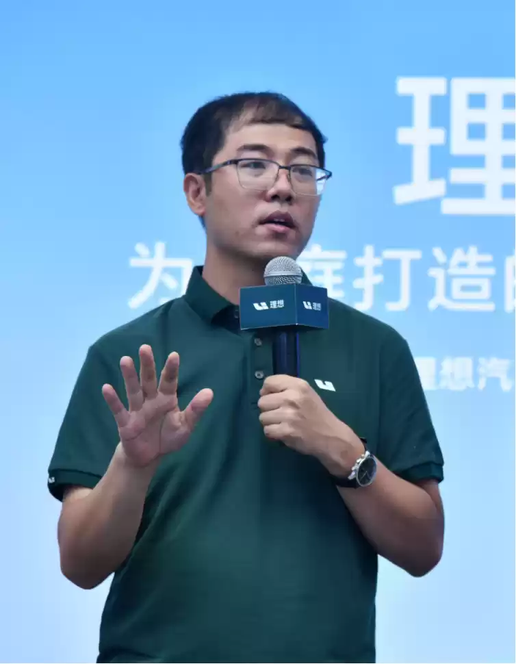 「理想同学」的进化史：从AI助手到智能体的自研之路