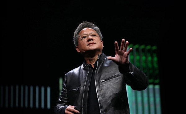 黄仁勋谈NVIDIA优势：对手需7款芯片才能追赶