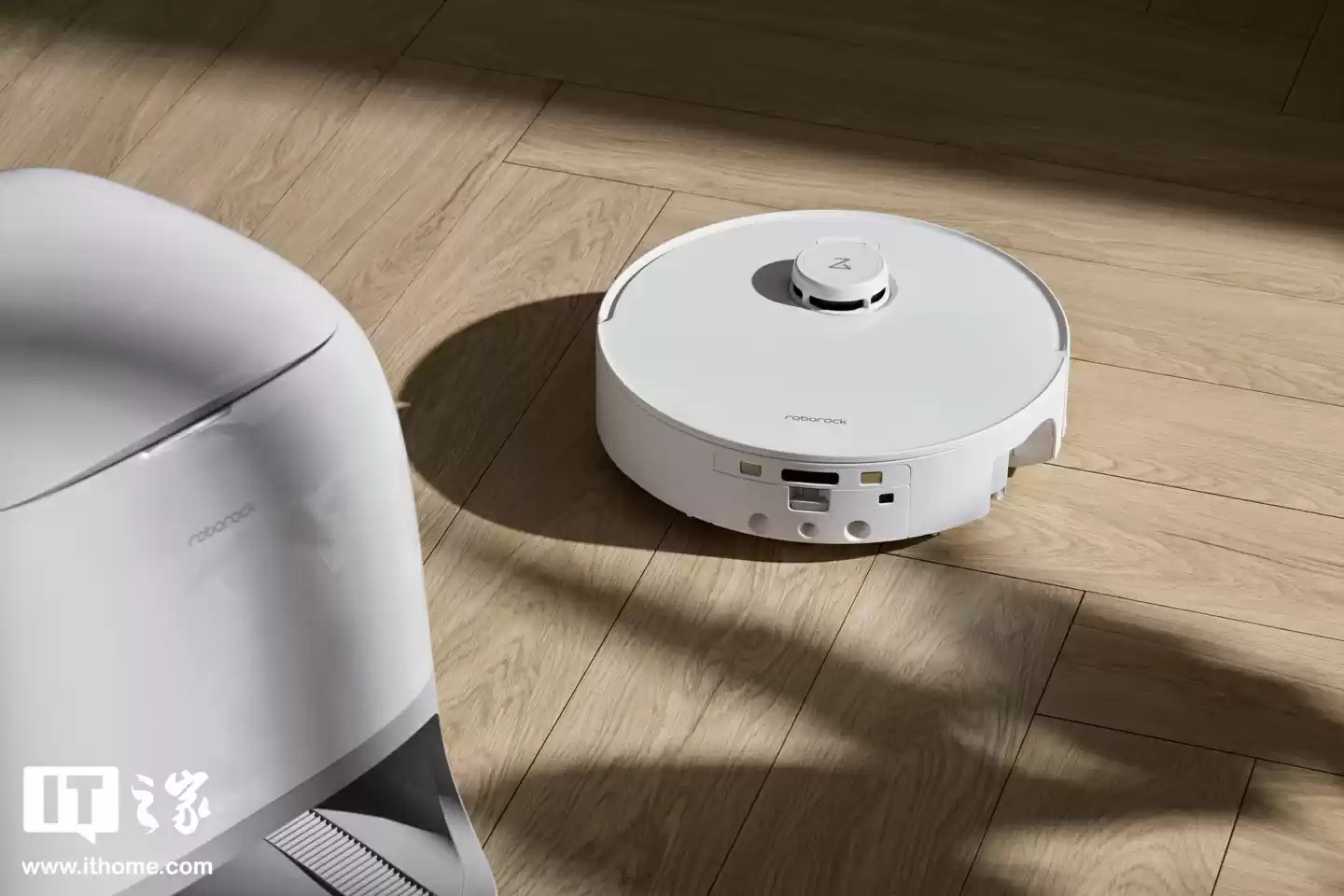 【IT之家实拍】石头首款滚筒活水扫拖机器人:石头 P20 活水版图赏