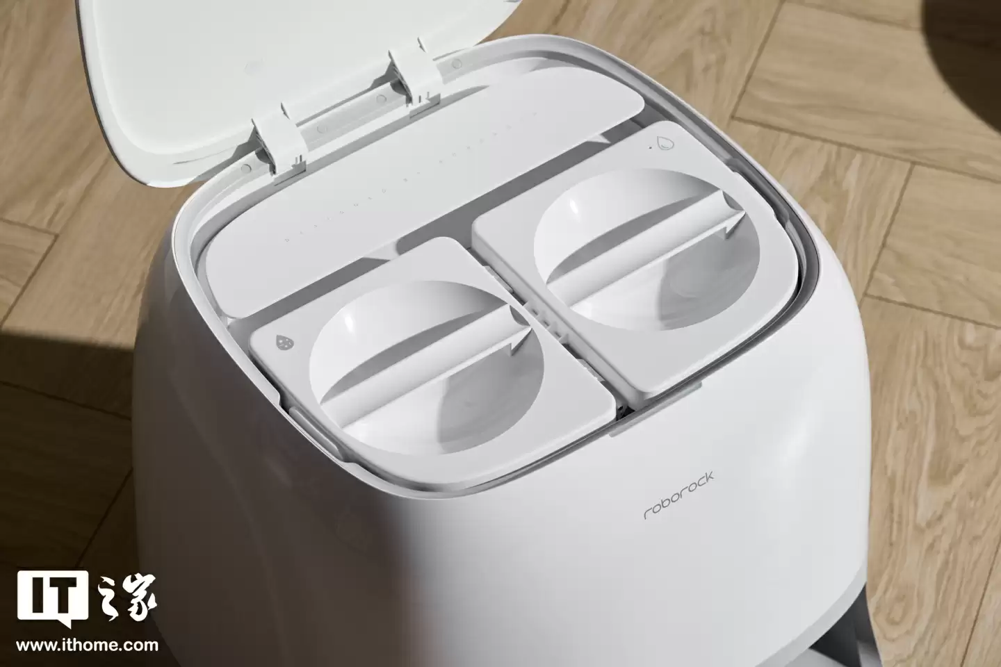 【IT之家实拍】石头首款滚筒活水扫拖机器人:石头 P20 活水版图赏