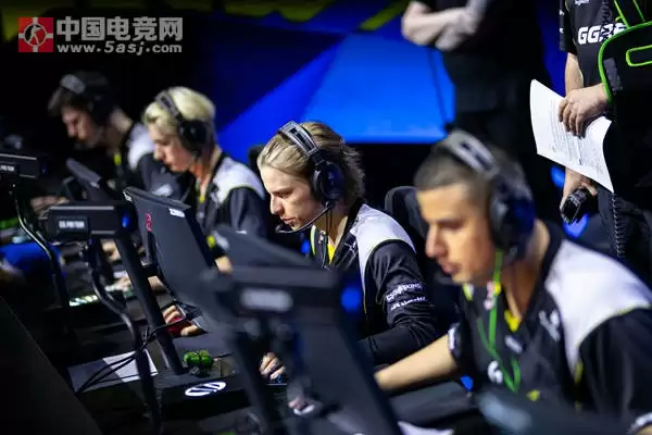 NAVI让一追二险胜TNL,成功晋级BLAST赏金赛S2下一轮 NAVI让一追二险胜TNL,成功晋级BLAST赏金赛S2下一轮