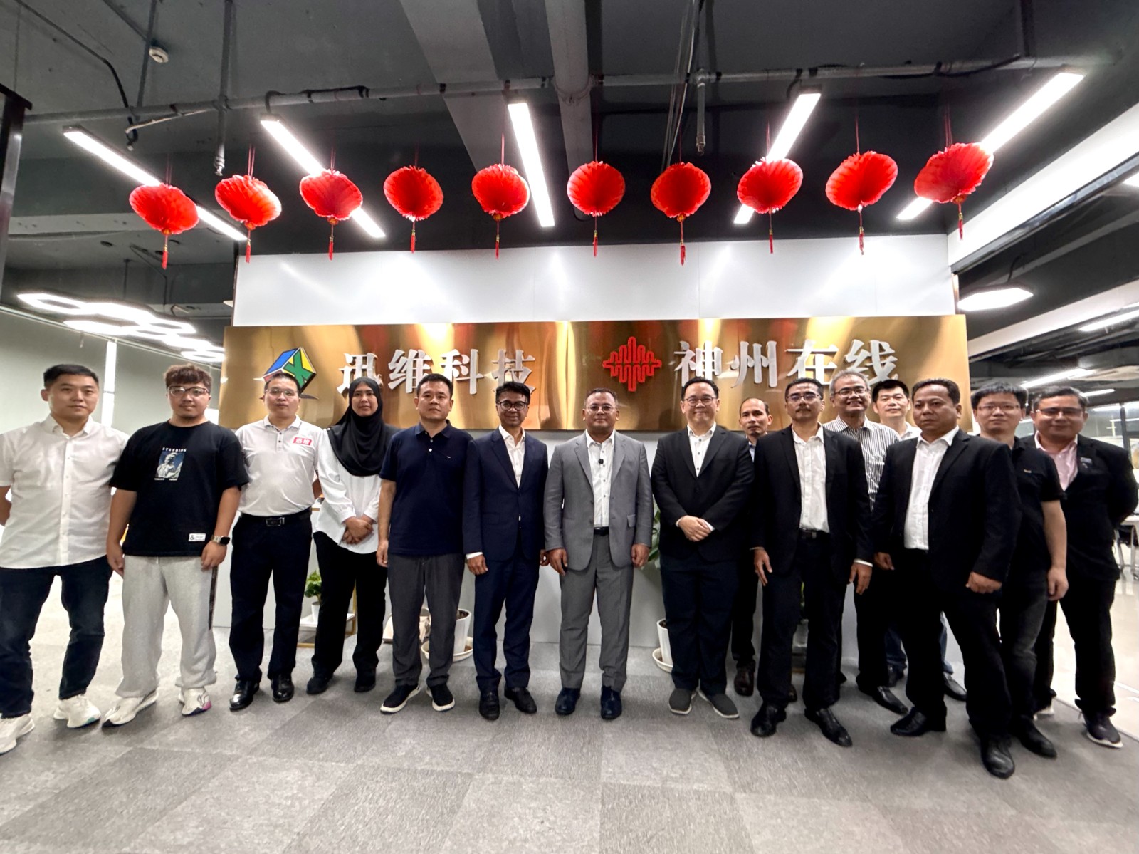 马来西亚访华代表团与迅维科技签TVET技术合作协议