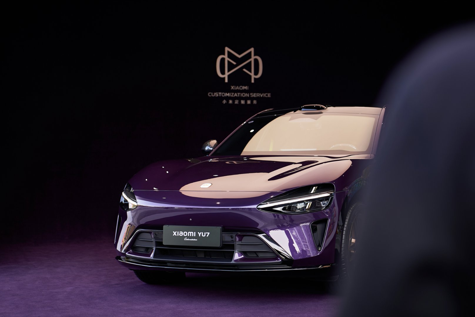 小米 YU7 Max 汽车定制“紫水晶”配色实车亮相北京三里屯，展出至 10 月 3 日