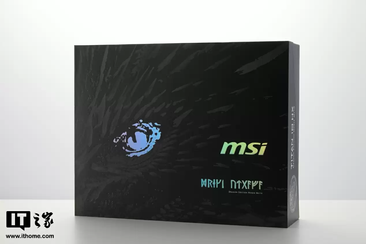 微星泰坦18 Ultra龙魂典藏版