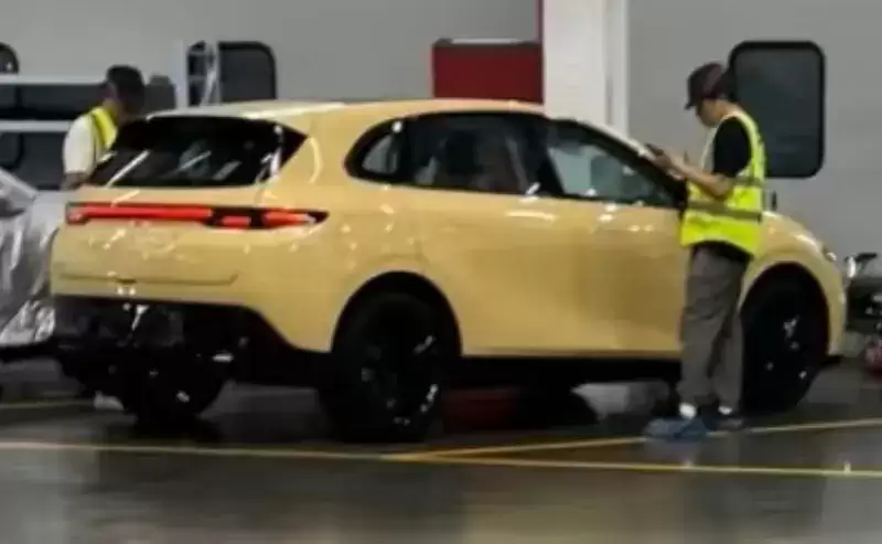 零跑掀背车B05实车