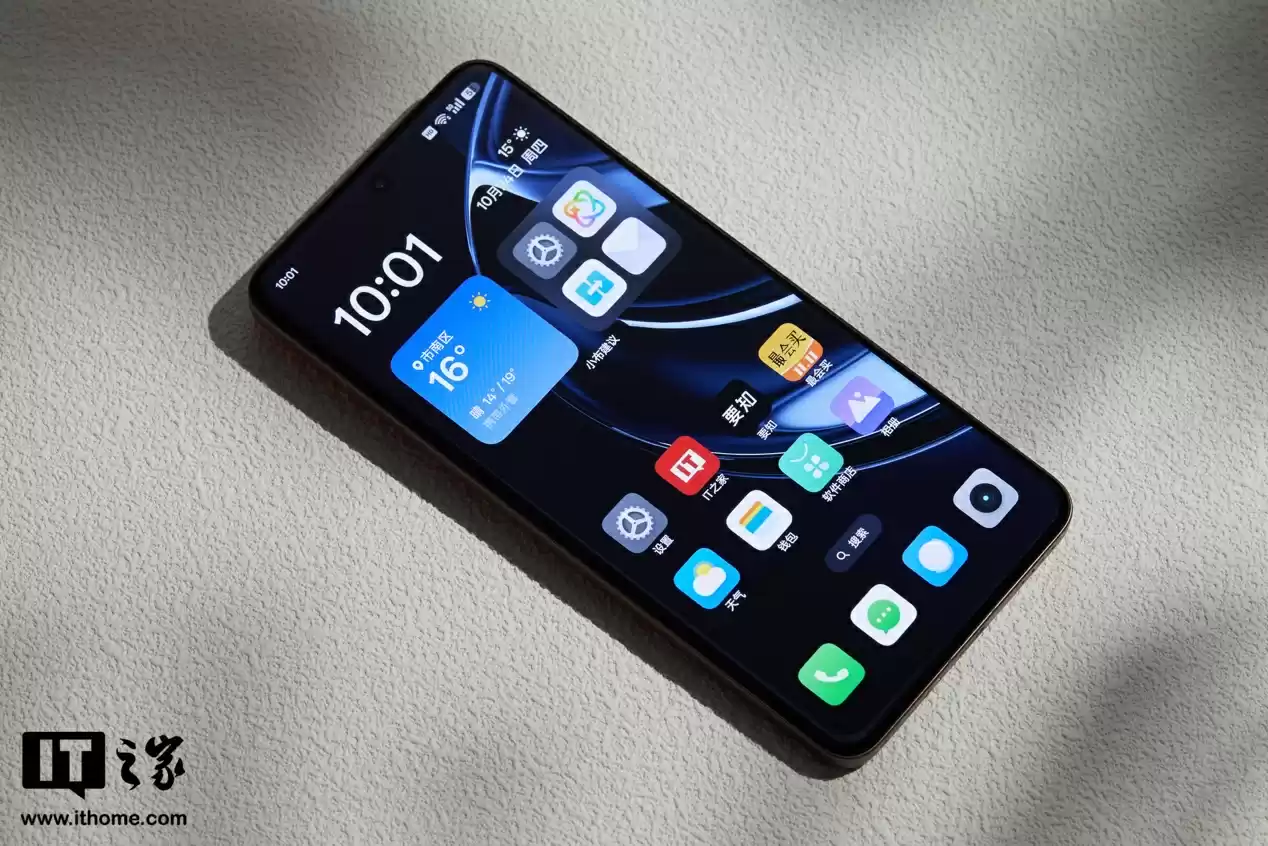 realme 真我 GT8 Pro 手机旗舰直屏支持全亮度类 DC 调光 + 圆偏振光护眼，SVM 频闪 0.07