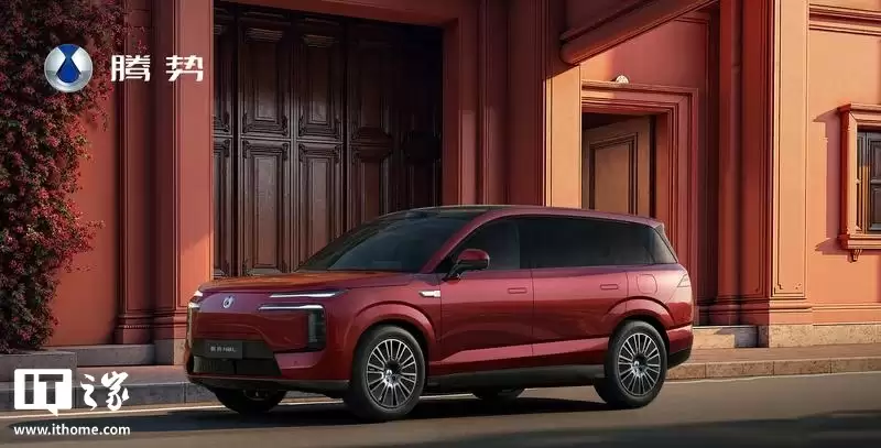 比亚迪腾势 N8L 大六座 SUV 首批展车抵达全国 85 城 257 家门店,新车预售价 31.98 万元起