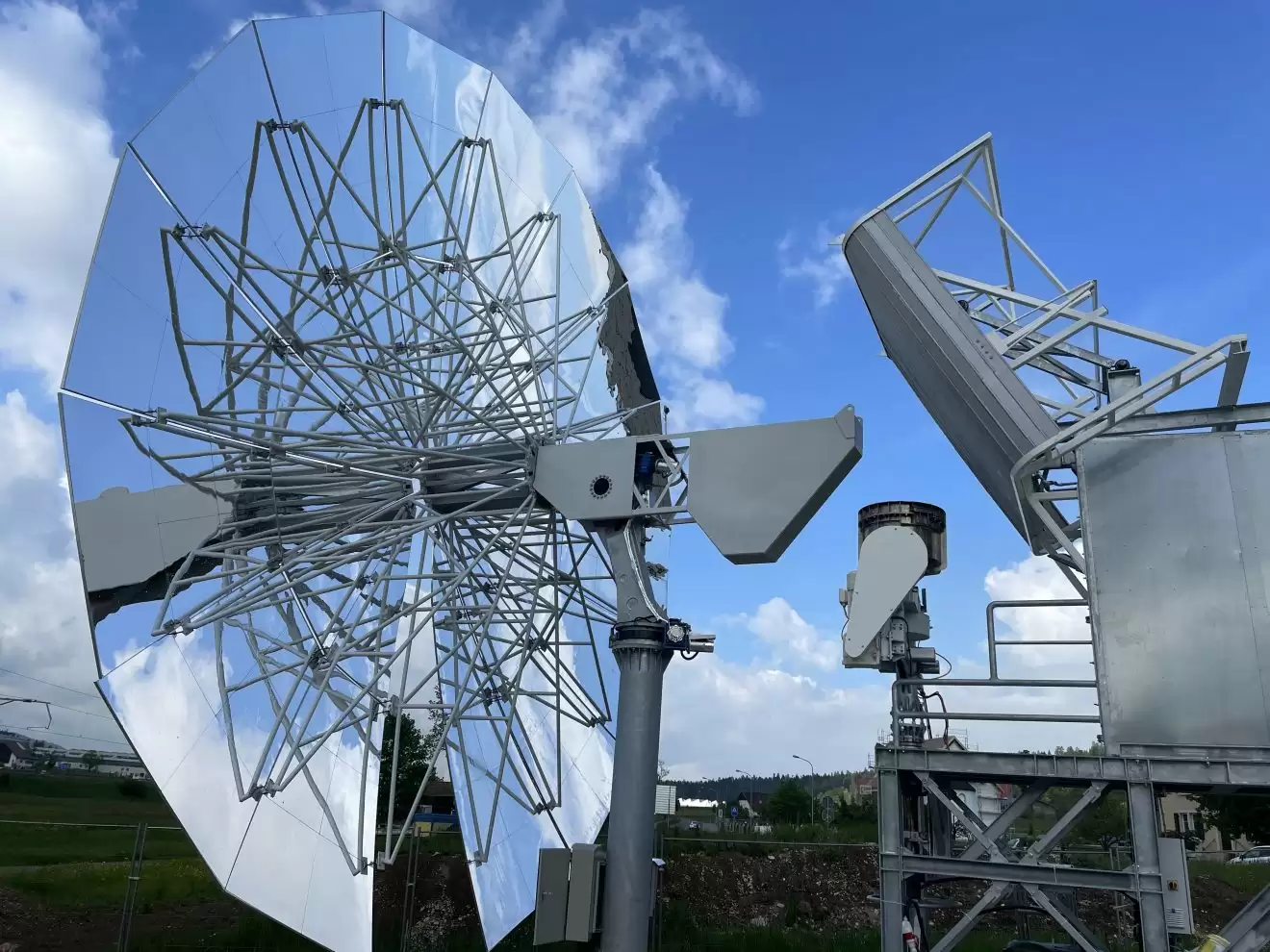 全球首个太阳能熔炉落地瑞士手表发源地，旨在回收冶炼高奢腕表不锈钢废料