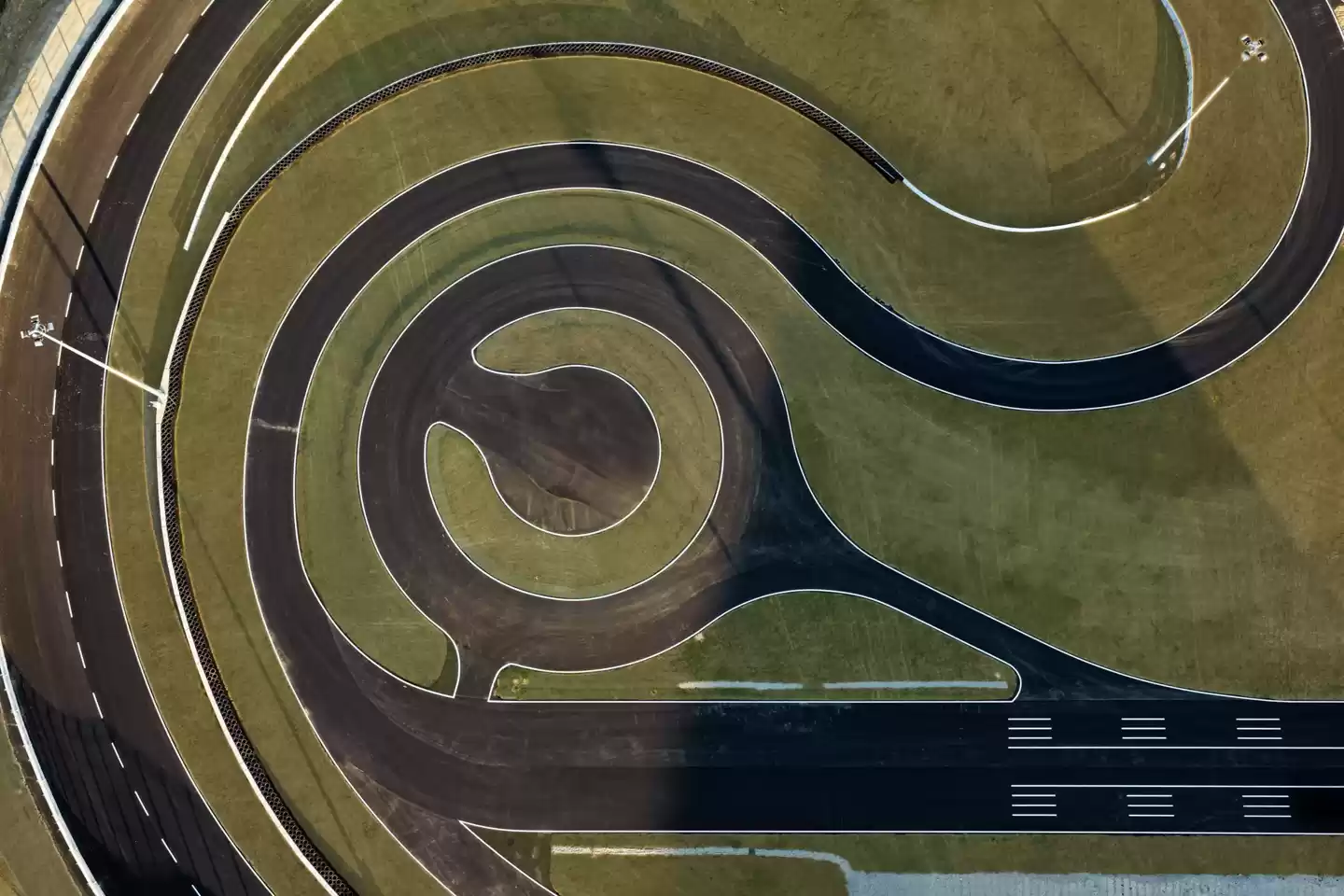 法拉利第二条主场赛道 E-Vortex 启用：全长 1.89 公里，车迷们的“街拍”时代恐结束