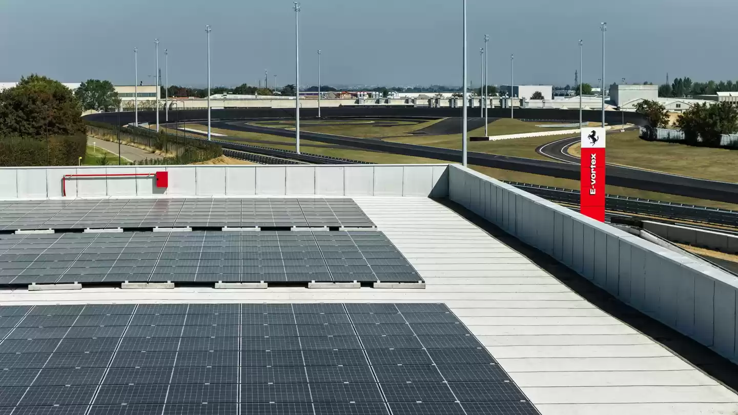 法拉利第二条主场赛道 E-Vortex 启用：全长 1.89 公里，车迷们的“街拍”时代恐结束