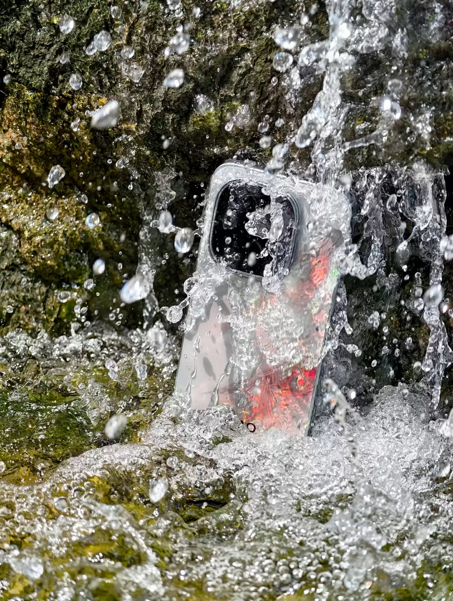 消息称 iQOO 15 Ultra 新机处于待定状态，内部没有彻底确定发布