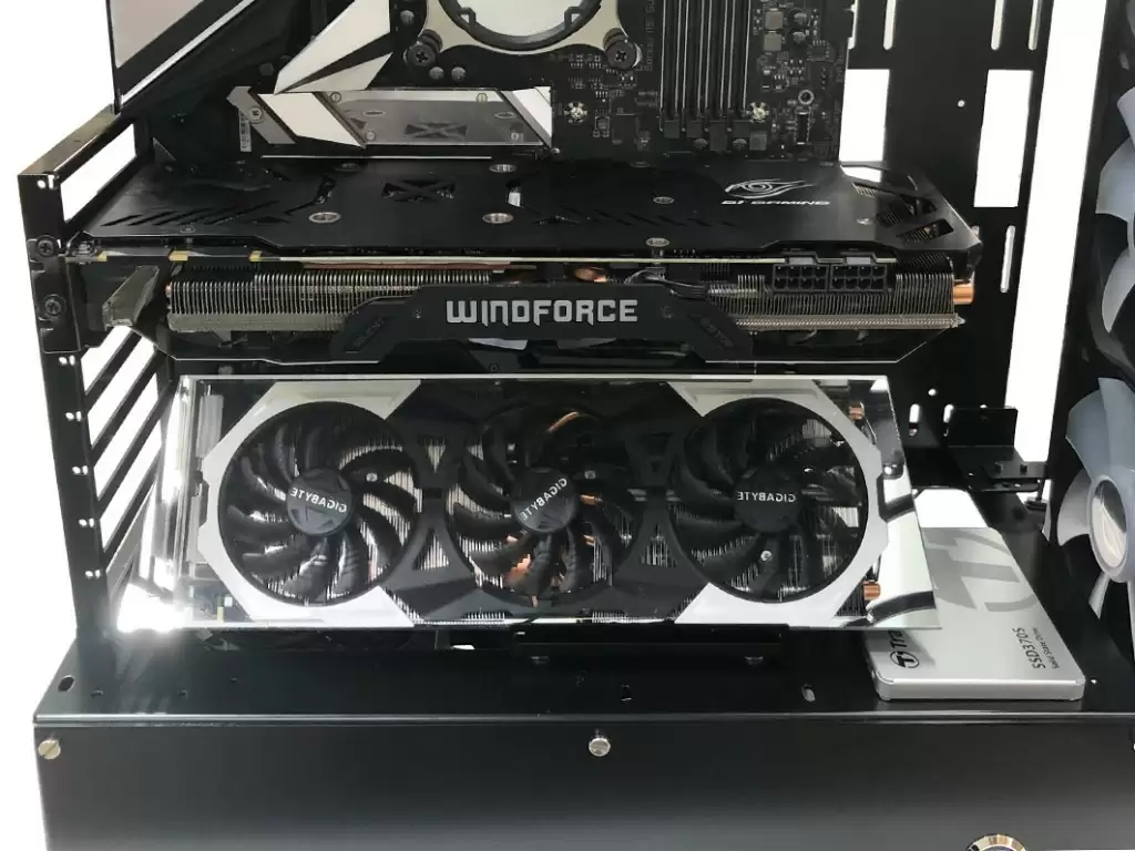 日本厂商推出“显卡镜像显示器”,让用户全方位欣赏显卡外观