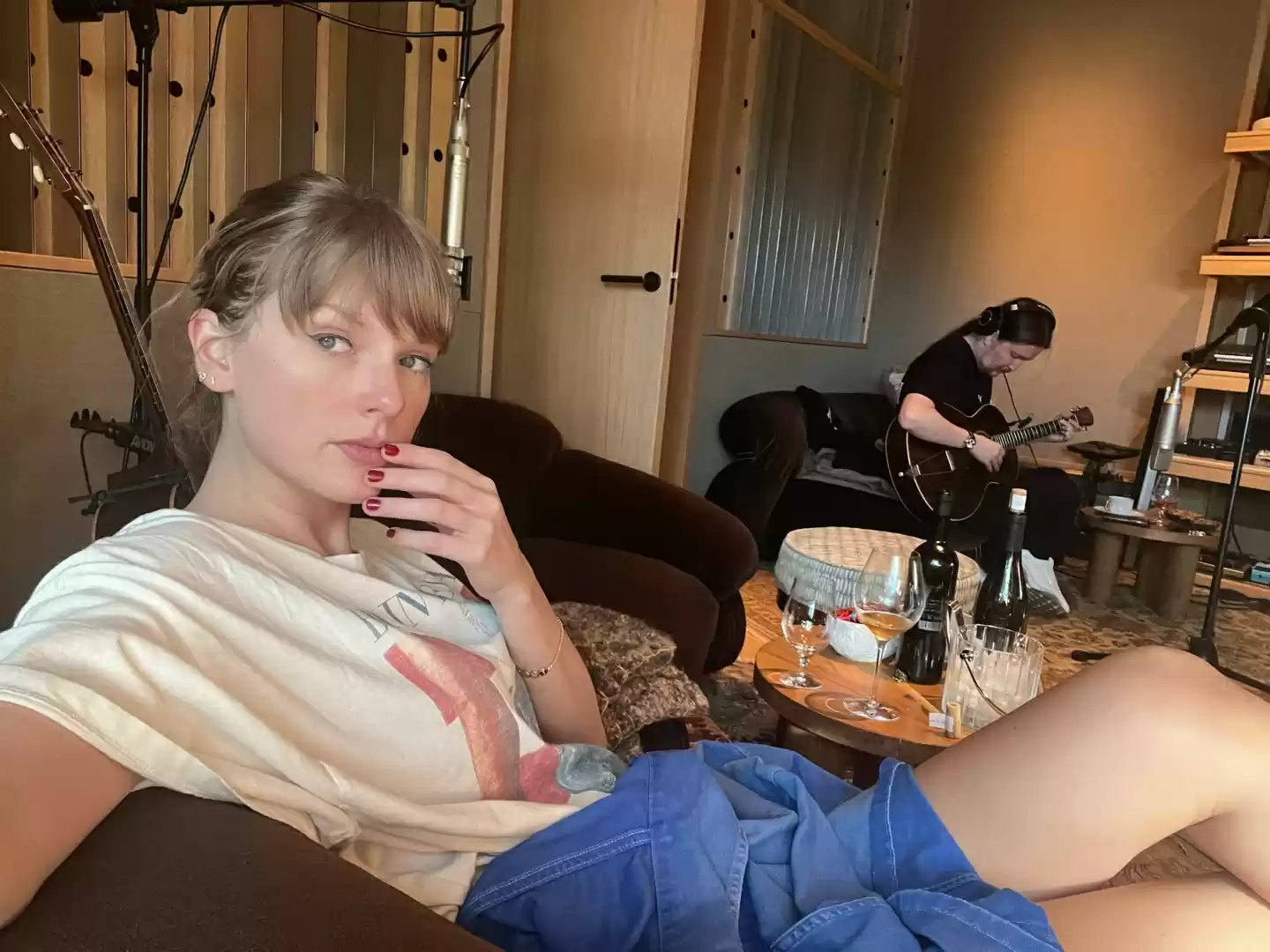 限时 24 小时:苹果 iTunes 独家发售 Taylor Swift 新专辑《The Life of a Showgirl》豪华版