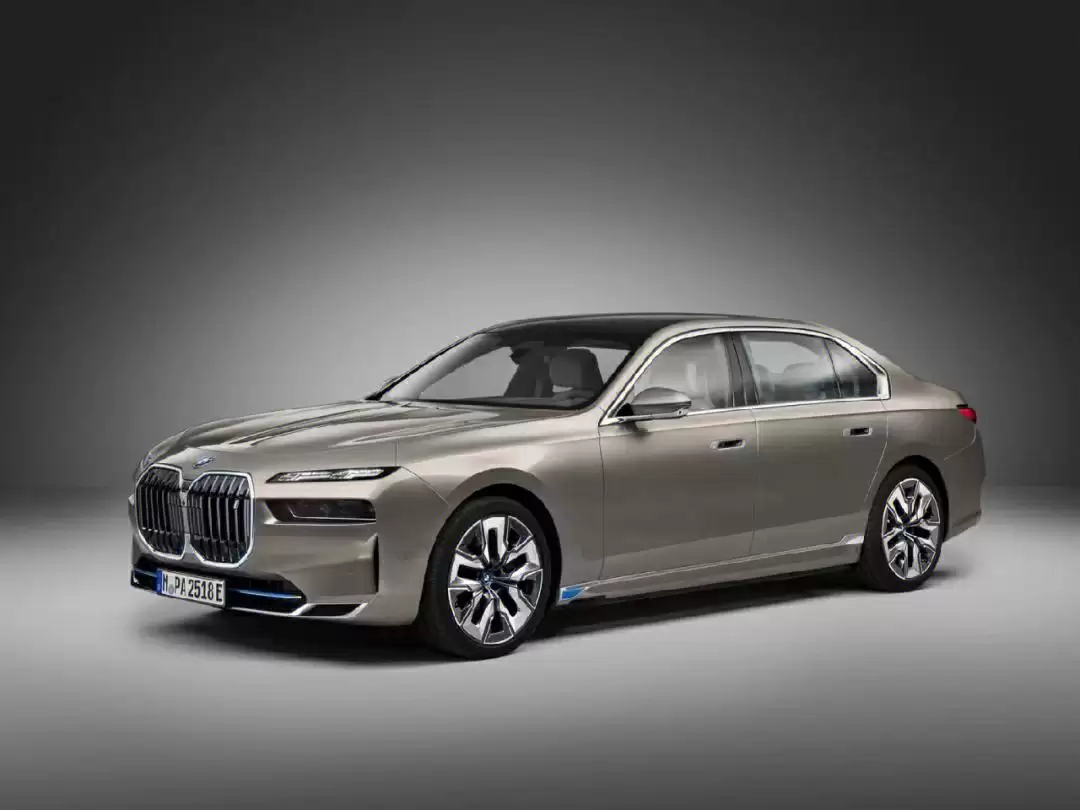 宝马最大 SUV 史上最重要换代：首推纯电版 iX7，预估最高 800 马力