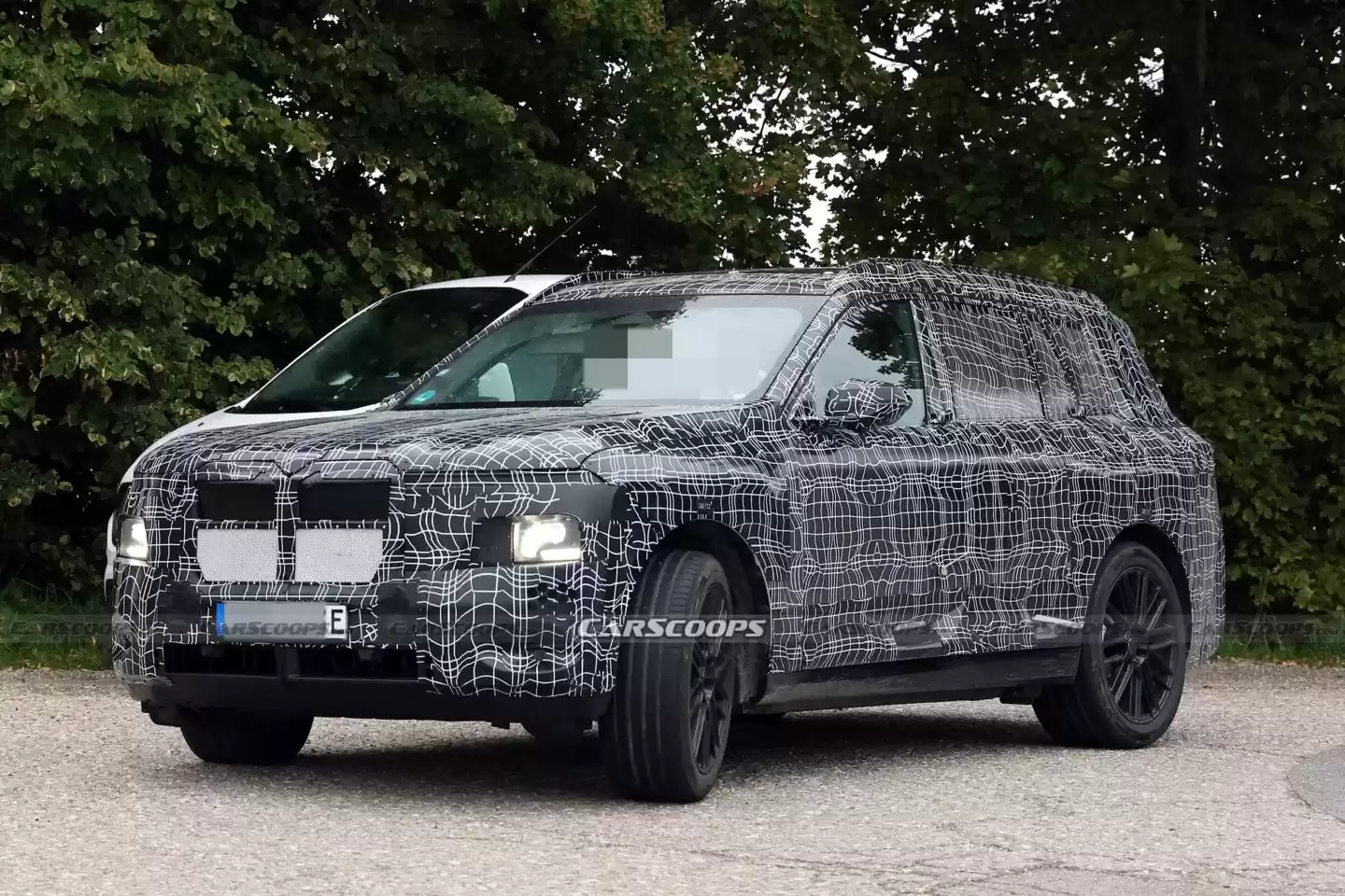 宝马最大 SUV 史上最重要换代：首推纯电版 iX7，预估最高 800 马力