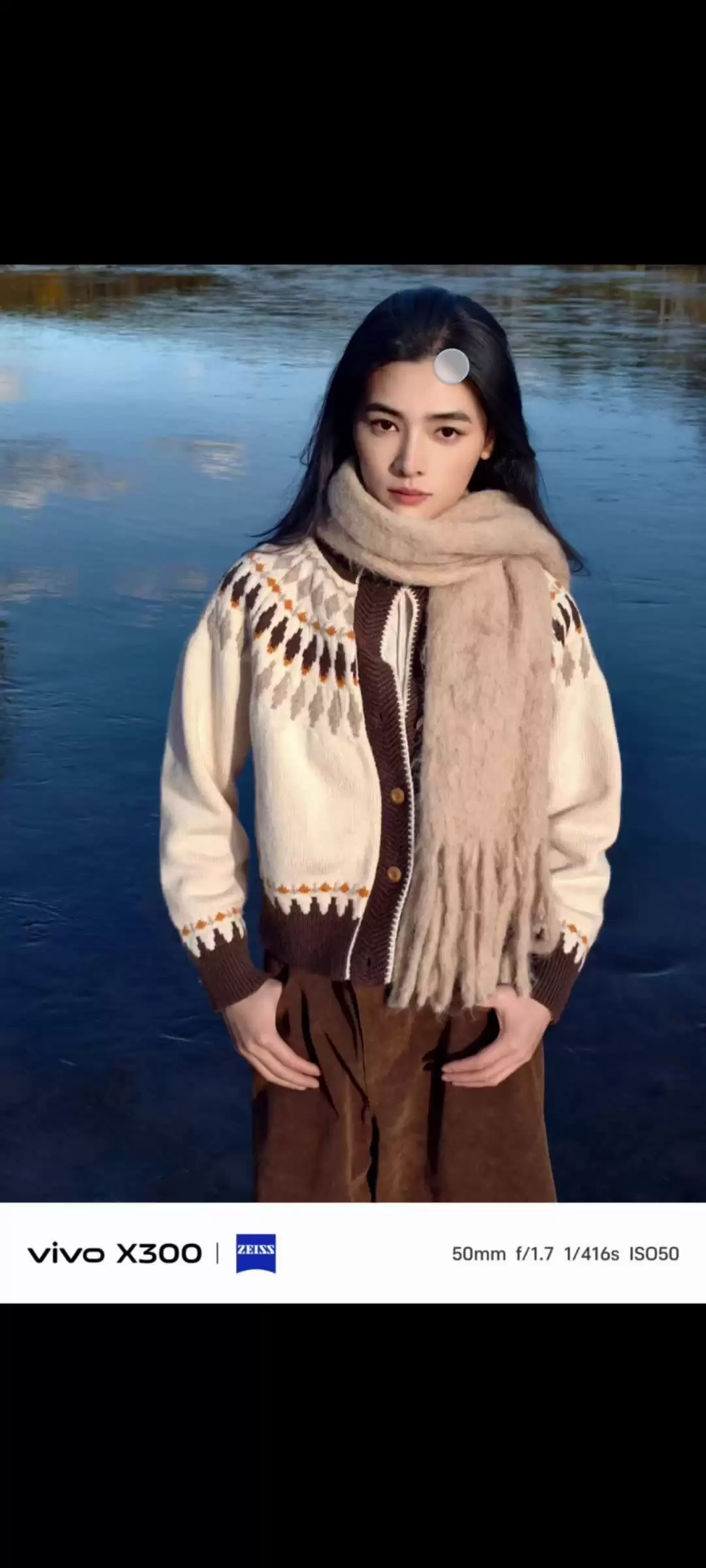 vivo X300 标准版手机采用定制 HPB 大底 2 亿主摄 + APO 长焦组合，将主打人像拍摄