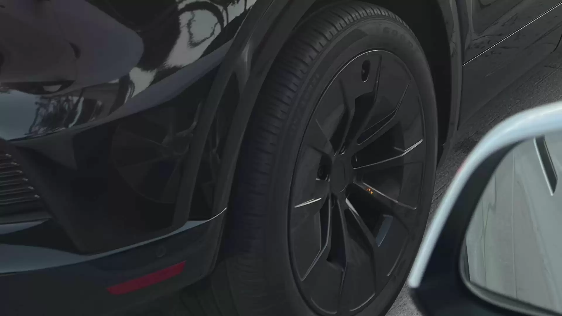 保时捷纯电卡宴路测图曝光：986 马力，剑指豪华电动 SUV 市场