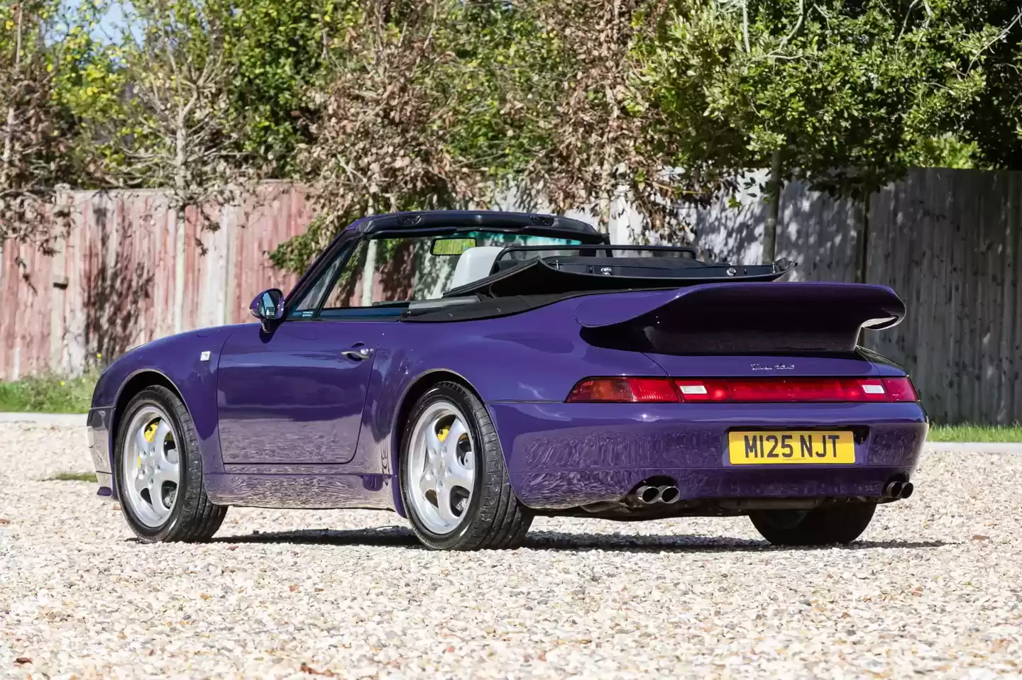 全球仅 5 辆、尘封近 30 年：从未公开销售的保时捷 993 代 911 Turbo 敞篷跑车 11 月首登拍卖场