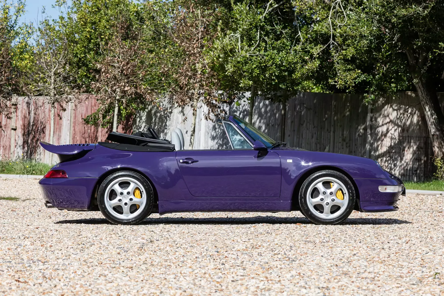 全球仅 5 辆、尘封近 30 年：从未公开销售的保时捷 993 代 911 Turbo 敞篷跑车 11 月首登拍卖场