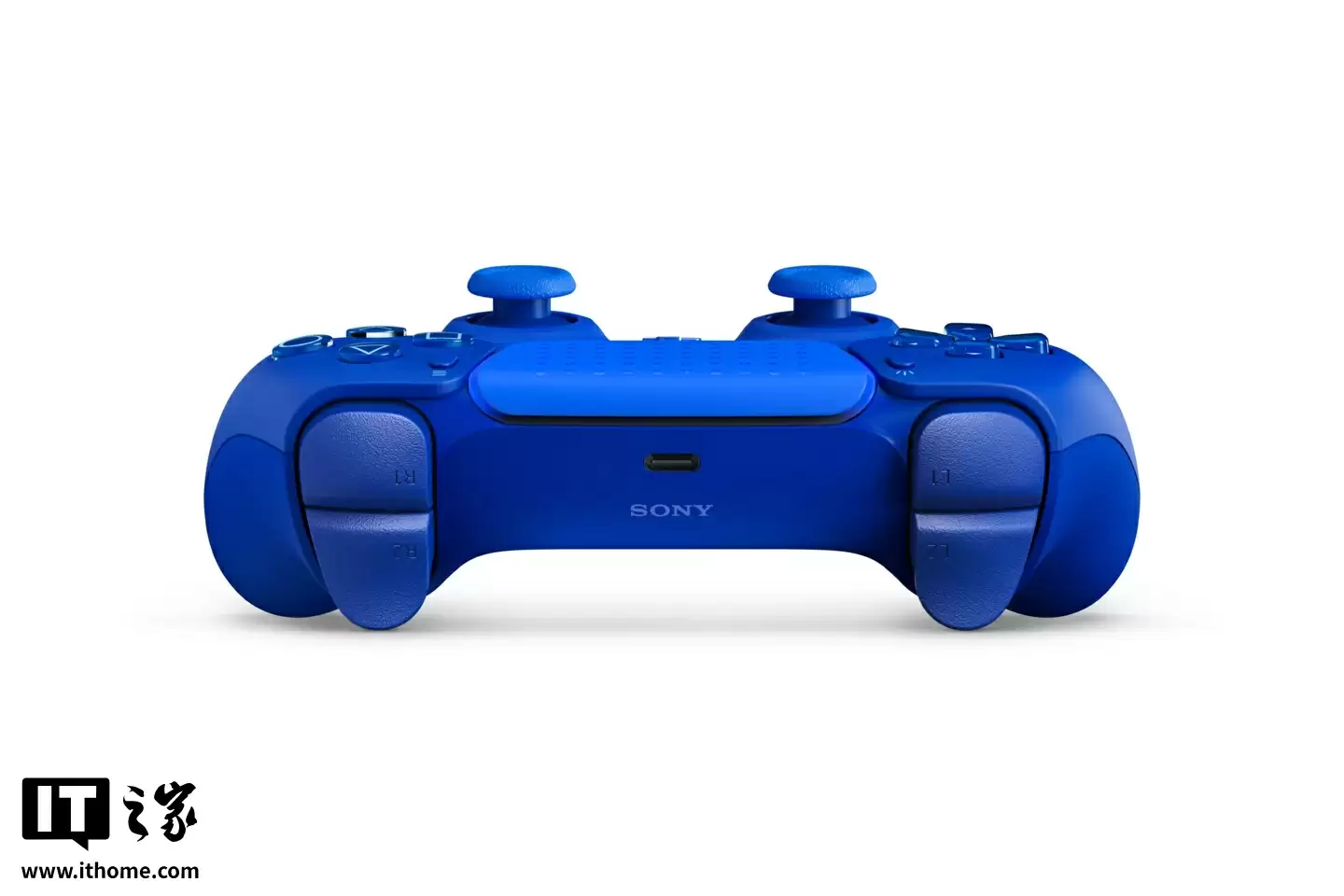 索尼 Icon Blue 特别版 DualSense 手柄亮相:分层蓝色调设计,售 84.99 美元