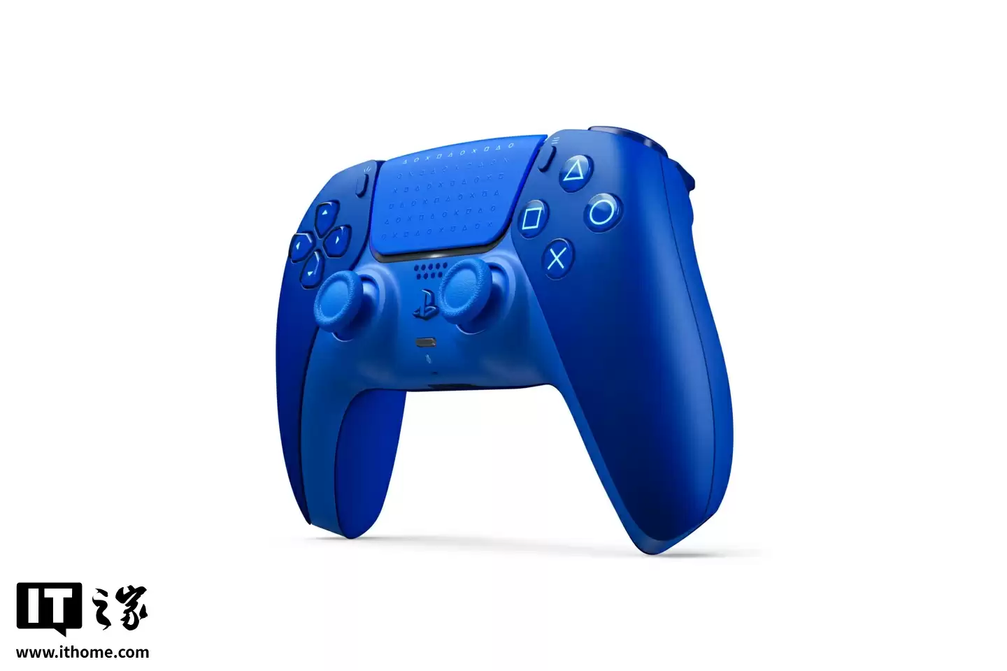 索尼 Icon Blue 特别版 DualSense 手柄亮相:分层蓝色调设计,售 84.99 美元