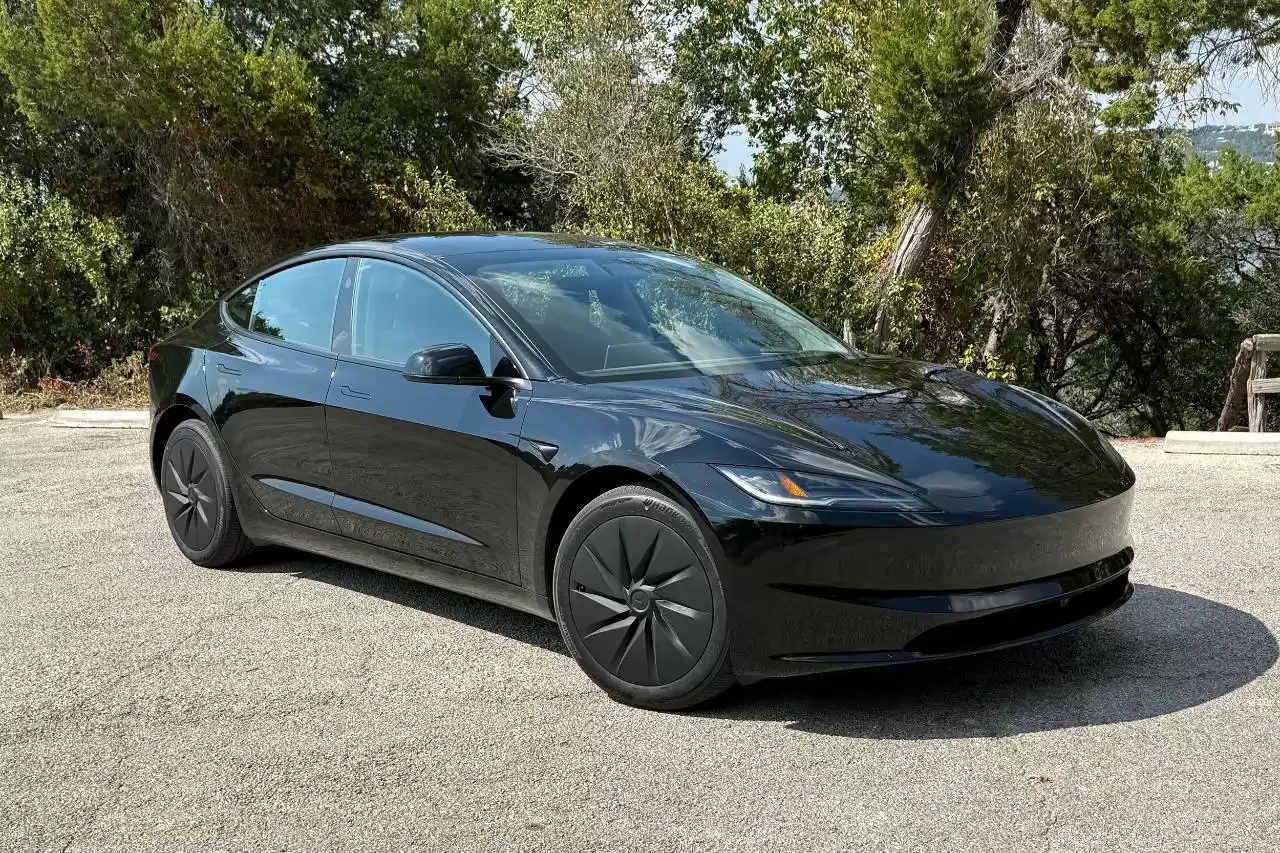 特斯拉最便宜车型：Model 3 标准版亮相，起价 3.7 万美元