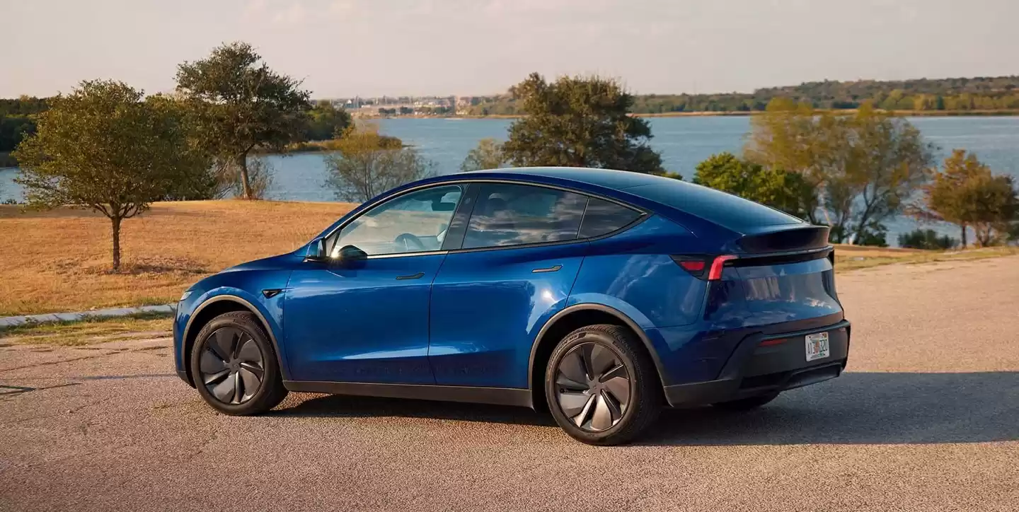 特斯拉 Model Y 标准版在美国上市:织物座椅、封天窗、续航 517 公里,起价跌破 4 万美元