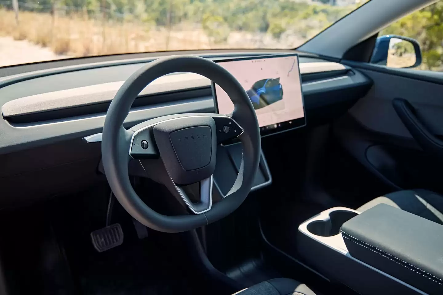 特斯拉 Model Y 标准版在美国上市:织物座椅、封天窗、续航 517 公里,起价跌破 4 万美元