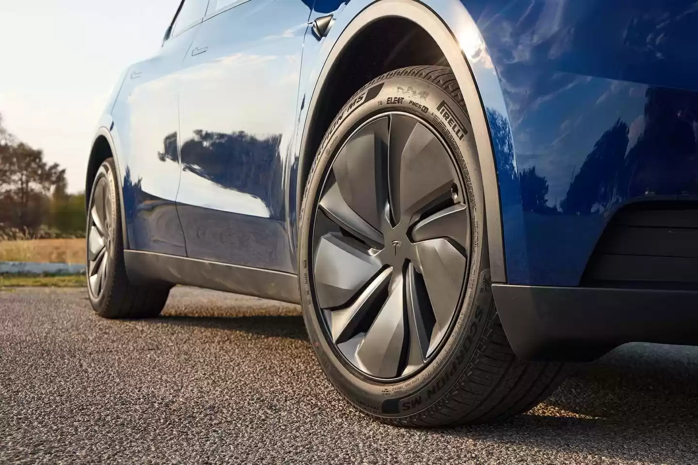 特斯拉 Model Y 标准版在美国上市:织物座椅、封天窗、续航 517 公里,起价跌破 4 万美元