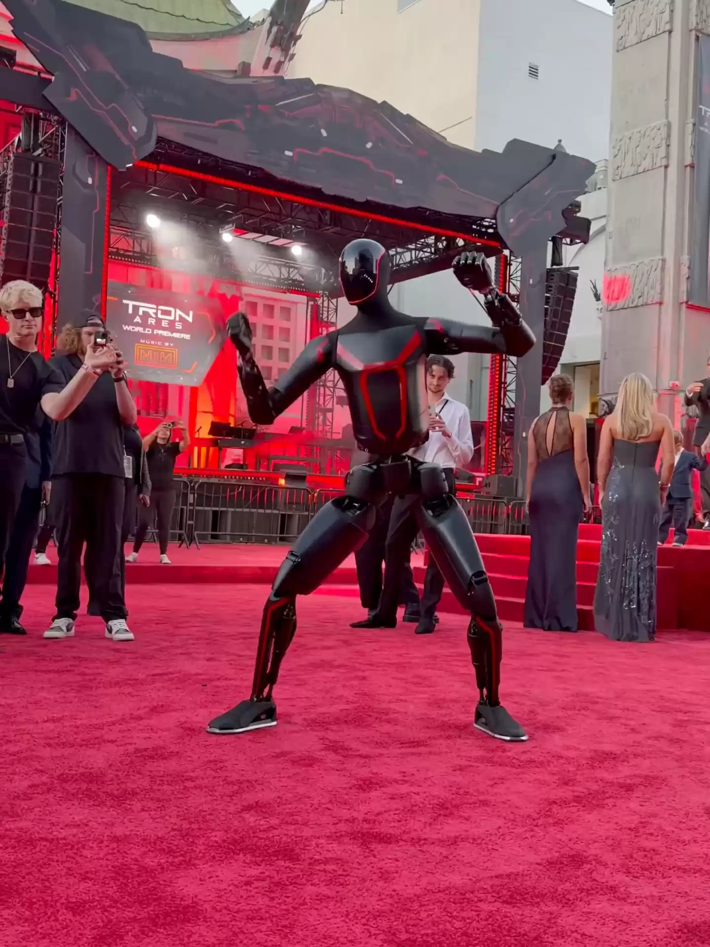 特斯拉被曝停产